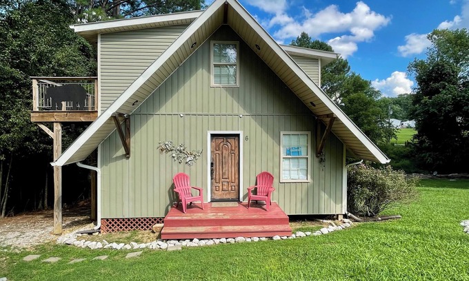 Winchester Cabine | Relaxing Getaway Cabin in Winchester, TN