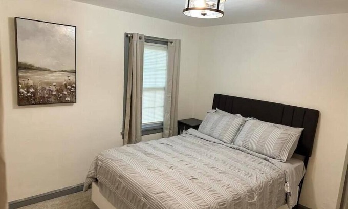 Vinita Park Maison | Relaxing Home in Ucity
