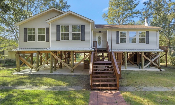 Saint Elmo Maison | Relaxing Home on Dog River with Big Yard