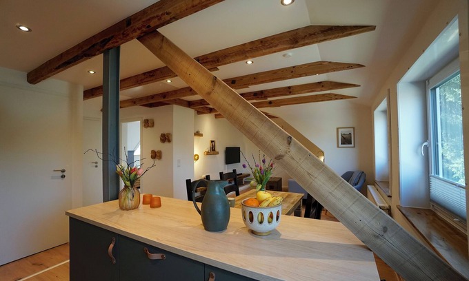 Juebek Appartement | Relaxing in the Raabennest: Young living in the old village in Jübek