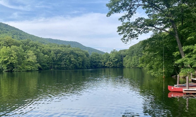 Cold Spring Maison | Relaxing Lake Retreat in Cold Spring