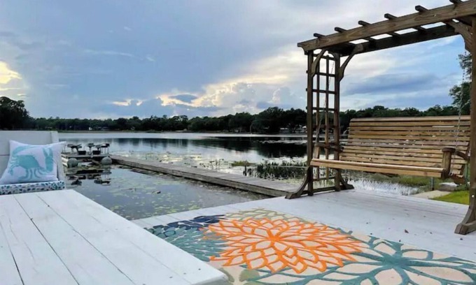 Edgar Maison | Relaxing Lakefront Cottage