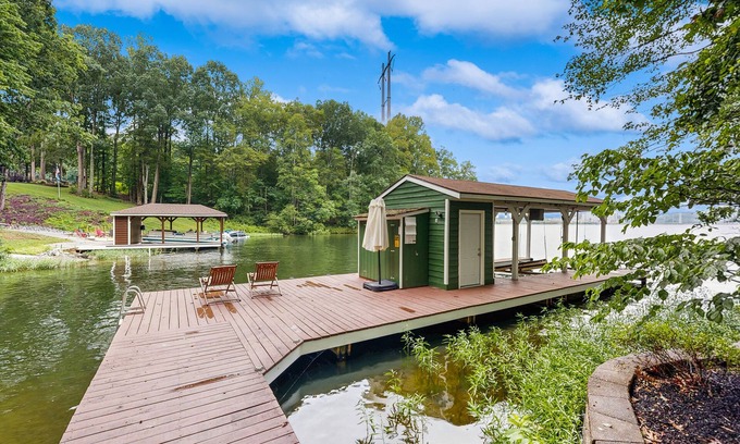 Bumpass Cabine | Relaxing lakeside cabin with private dock, firepit, boat ramp and water access