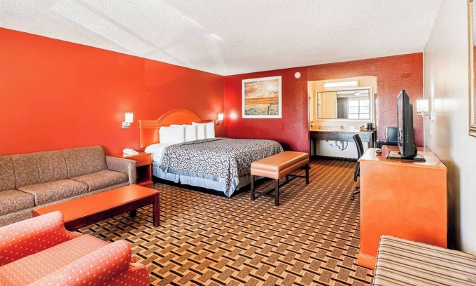 Vernon Hôtel | Relaxing Large Room with King Bed & Modern Extras for Travelers’ Comfort