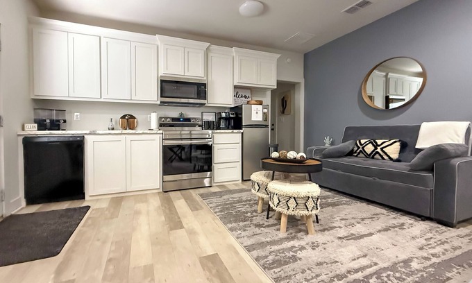 Lubbock Appartement | Relaxing Lubbock Studio ~ 6 Mi to Texas Tech