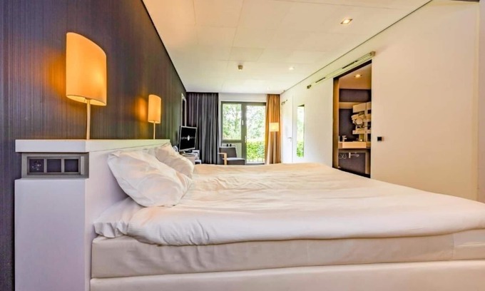 Uden Hôtel | Relaxing Nature & City Getaway Close to Local Walking Trails