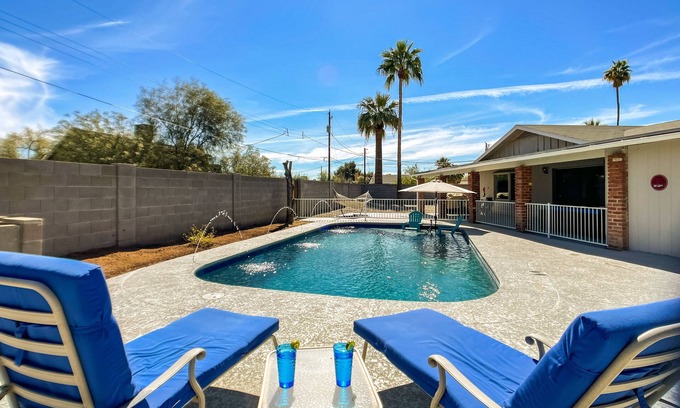 Tempe Maison | Relaxing Oasis! 5 bedroom 3 bath with Pool