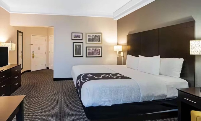Superstition Springs Hôtel | Relaxing Pool View 1BR Suite | Romantic Getaway | Free Continental Breakfast