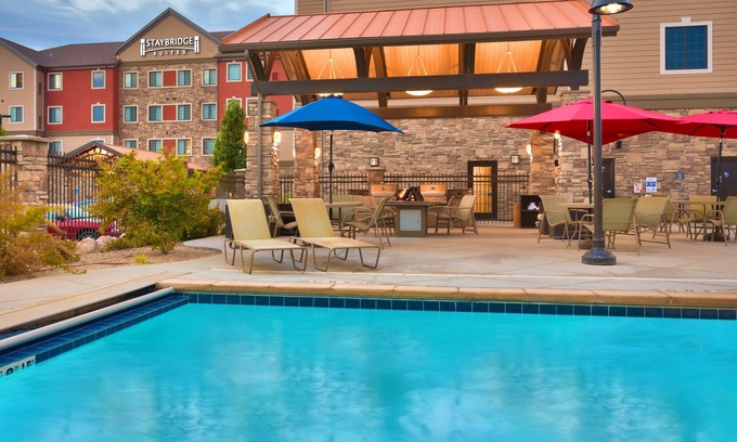 Midvale Copropriété | Relaxing Retreat! 1 Bedroom Suite with Access to a Heated Pool & Hot Tub | Free Breakfast Buffet