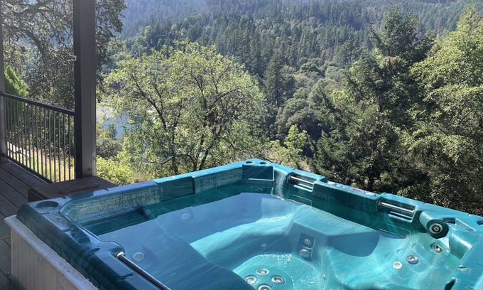 Salyer Maison | Relaxing Riverside Retreat (hot tub and waterfall!)