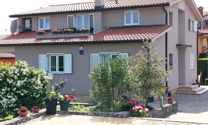 Nedescina Appartement | Relaxing rural apartment with playground and grill