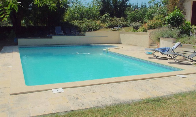 Penne-d'Agenais Cottage | La Petite Maison, Charmant gîte mitoyen sur 4 hectares de terrain.