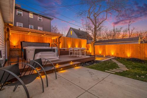 Benson Maison | Relaxing Spot with Zen Garden & Year-Round Hot Tub