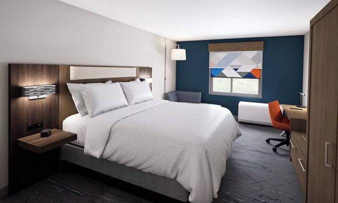 West Kissimmee Maison | Relaxing Stay Near Orlando Attractions with Free Breakfast & Pool Access