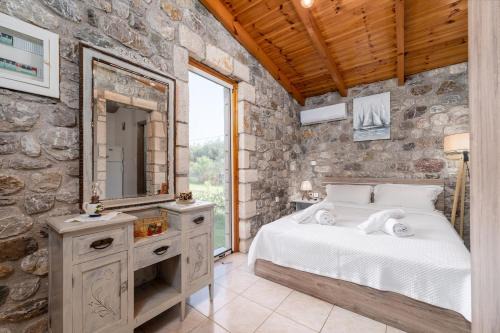 Aigio Maison | Relaxing Stone Cottage