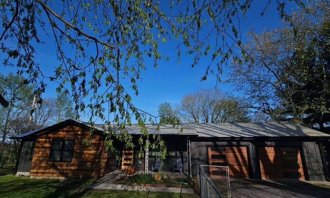 Bryant Maison | Relaxing, Upscale 2-bedroom Bungalow with Great View, Near Chattanooga