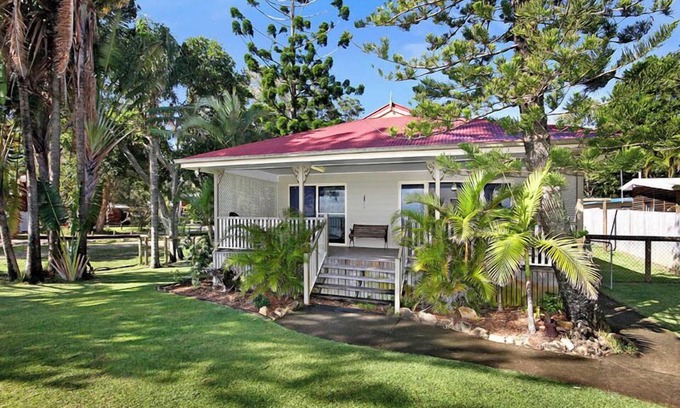 Amity Point Maison | Relaxing waterfront property with own jetty and magnificent views
