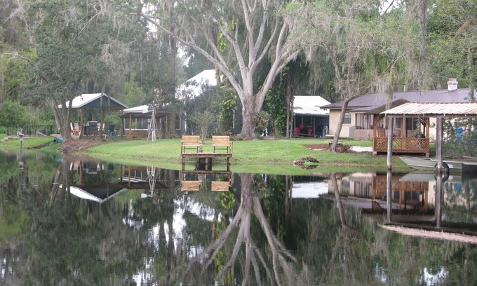 Lutz Maison | Relaxing waterfront haven. Near Moffett cancer center.