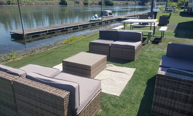Walnut Grove Maison | Relaxing Waterfront RV along the Sacramento River