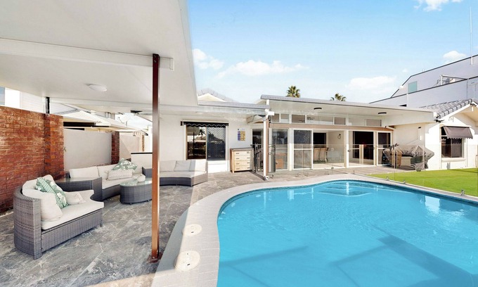 Newport Maison | Relfections at Newport 5Bedroom Pool and Canal Living