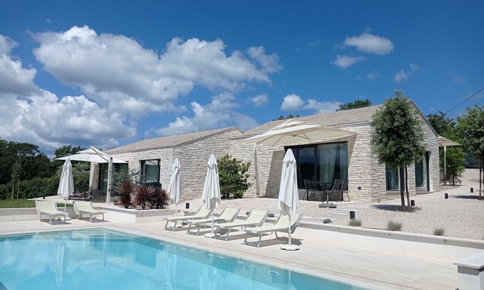 Zrenj Maison | Remarkable 2-Bed House in Zrenj