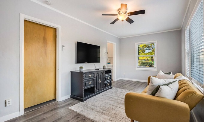 Civic Core Maison | Remodeled 1bd Craftsman Bungalow