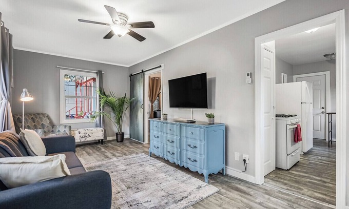 Downtown San Diego Maison | Remodeled 1BD Craftsman Bungalow WIth Parking