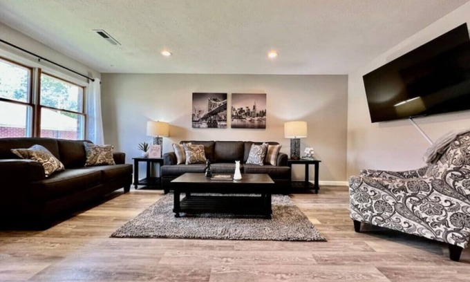 Lindenwald Maison | Remodeled 2 BDRM Ranch Attached Home Liberty, TWP