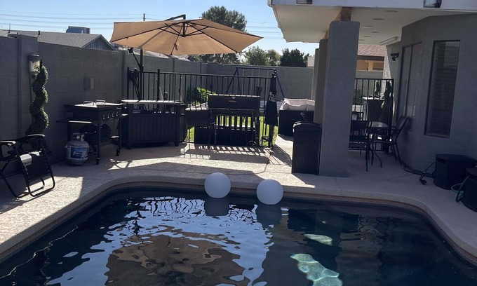Glendale Maison | Remodeled 2 story home w/ pool 8 minutes from the State Farm Stadium!