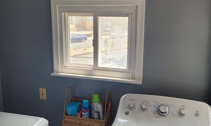 Philadelphia Maison | REMODELED 3 BEDROOM HOUSE LOCATED NEAR THE AIRPORT AND ALL MAJOR INTERSTATES