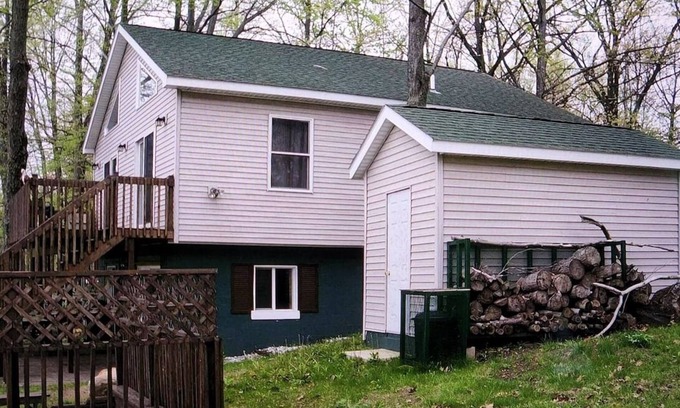 Le Roy Cottage | Newly Remodelled 4 Season AllSports Beach Front Cottage