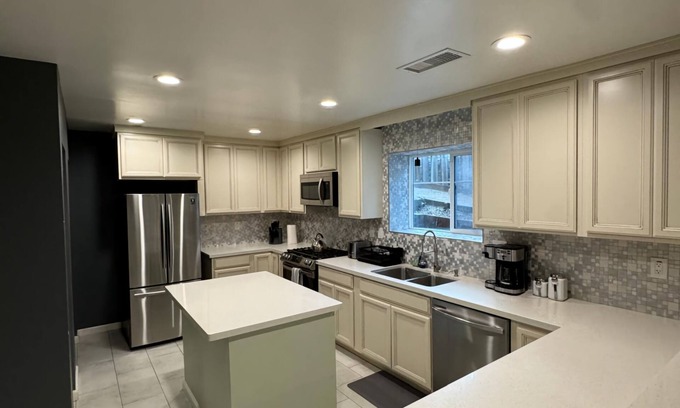Crockett Appartement | Remodeled Apartment in Crockett! Great for 4