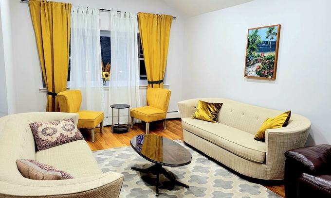 South Huntington Maison | Remodeled, cozy, family friendly, central place. Entire 2nd & 3rd floor to use.
