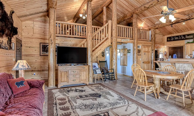Alpine Village Maison | Remodeled, Dog-Friendly Cabin w/ Large Fenced Yard, WiFi & W/D - Great for ATVs