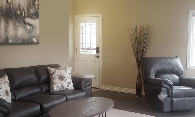 North Central Westminster Appartement | Remodeled & Fully-Furnished Guest Suite