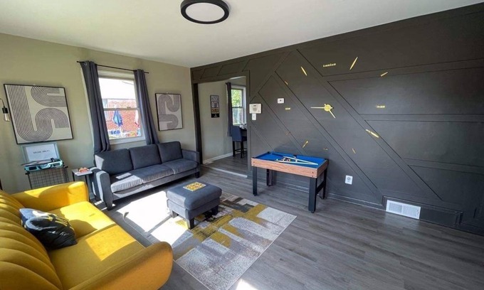 Capitol Heights Maison | Remodeled historical cottage w/ wifi and fire pit, super close to DC Entire Home