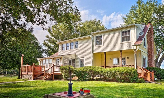 Liberty Maison | Remodeled Historic Farmhouse about 20 Mi to KC!