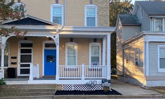 Dover Maison | Remodeled historical townhouse in downtown