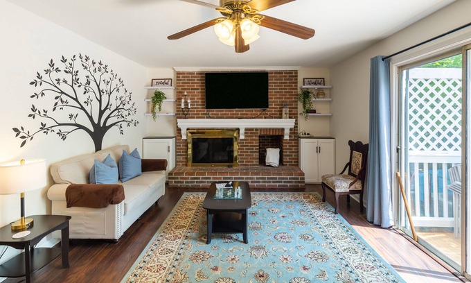Bowie Maison | Remodeled Home / Amazing Backyard / Fun Rec Room
