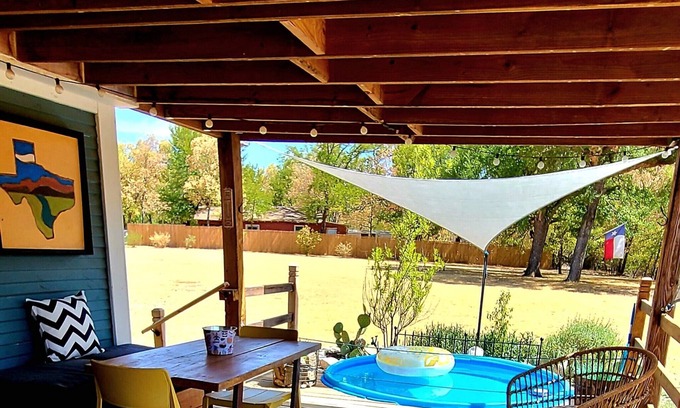 Glen Rose Autre | Remodeled Modern Farmhouse on acreage near ALL area attractions!!!
