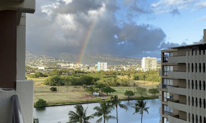 Diamond Head - Kapahulu - St. Louis Copropriété | Remodeled oasis in the heart of Waikiki! Min. from beach, shops, & restaurants!