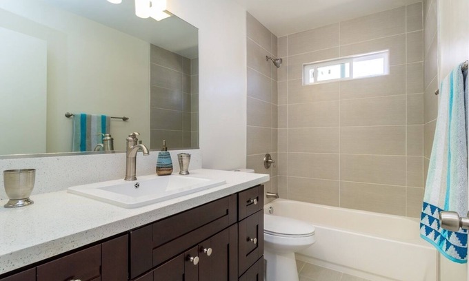 Stockton Maison | Remodeled Private 3BD, Hot Tub Woof Woof and Parking