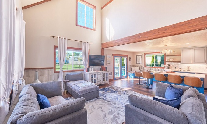 Long Beach Maison | Remodeled, Quiet Neighborhood, Hot Tub, Dogs Ok, (KCottage)