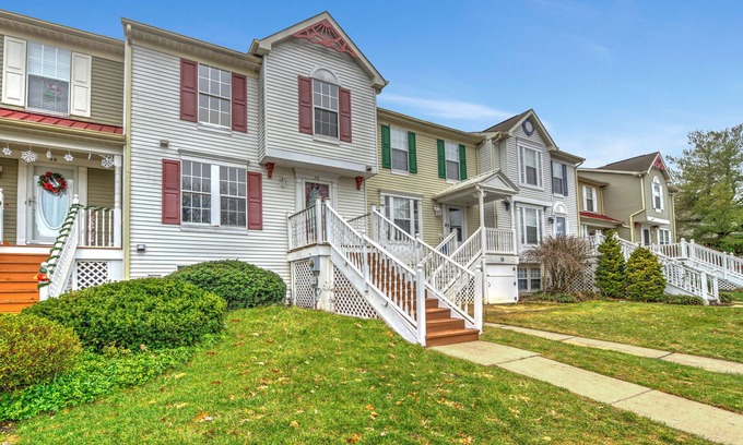 Sicklerville Maison | Remodeled stylish townhome close to major highways