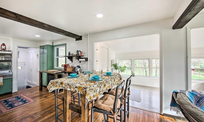 Dauberville Maison | Remote Pennsylvania Cabin with Private Hot Tub