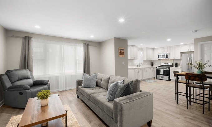 Jackson Park Highlands Maison | Remote Worker Special: 2-bedroom townhome in Jackson Park Highlands neighborhood
