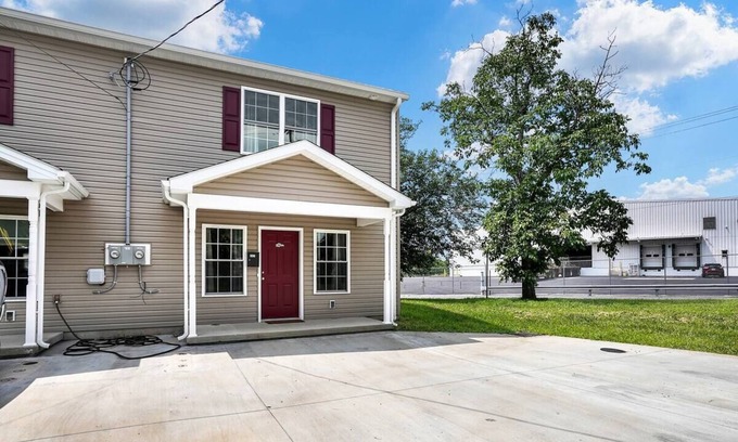 Lebanon Maison | Remote Workers, Traveling Professionals & more Welcome! New build in Lebanon, PA