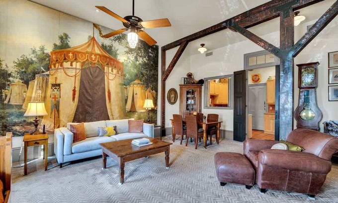 Faubourg Marigny Lit Et Petit-Déjeuner | Renaissance Room | Luxury | Pool & Balcony