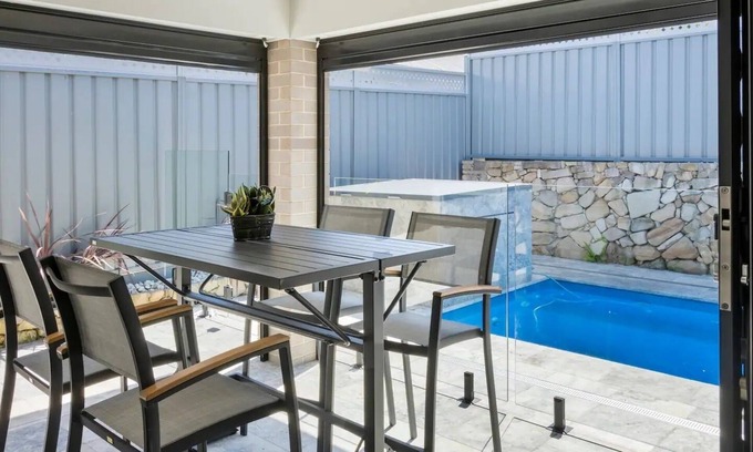 Belmont North Maison | Rengor Executive Retreat