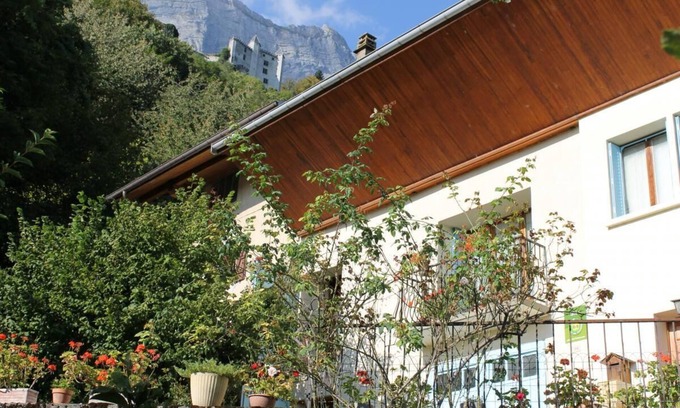 Saint-Pierre-d'Albigny Maison | Renovated country farm located between Chambéry and Albertville, towns of Art and History. Situation id